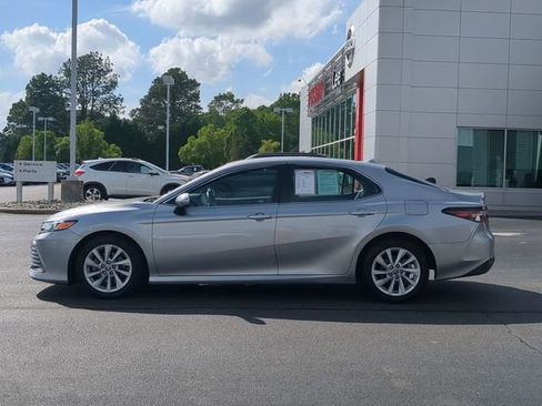Used 2022 Toyota Camry LE FWD image 6