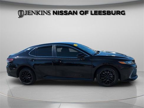 Used 2023 Toyota Camry LE image 5