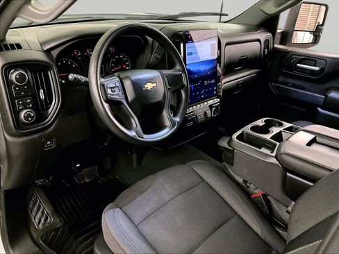 Used 2024 Chevrolet Silverado 2500 Custom w/ Custom Value Package image 12