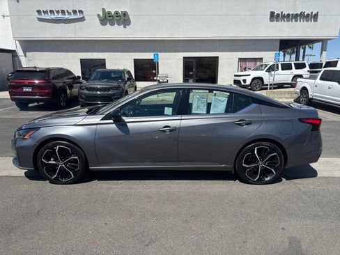 Used 2024 Nissan Altima 2.5 SR FWD image 2
