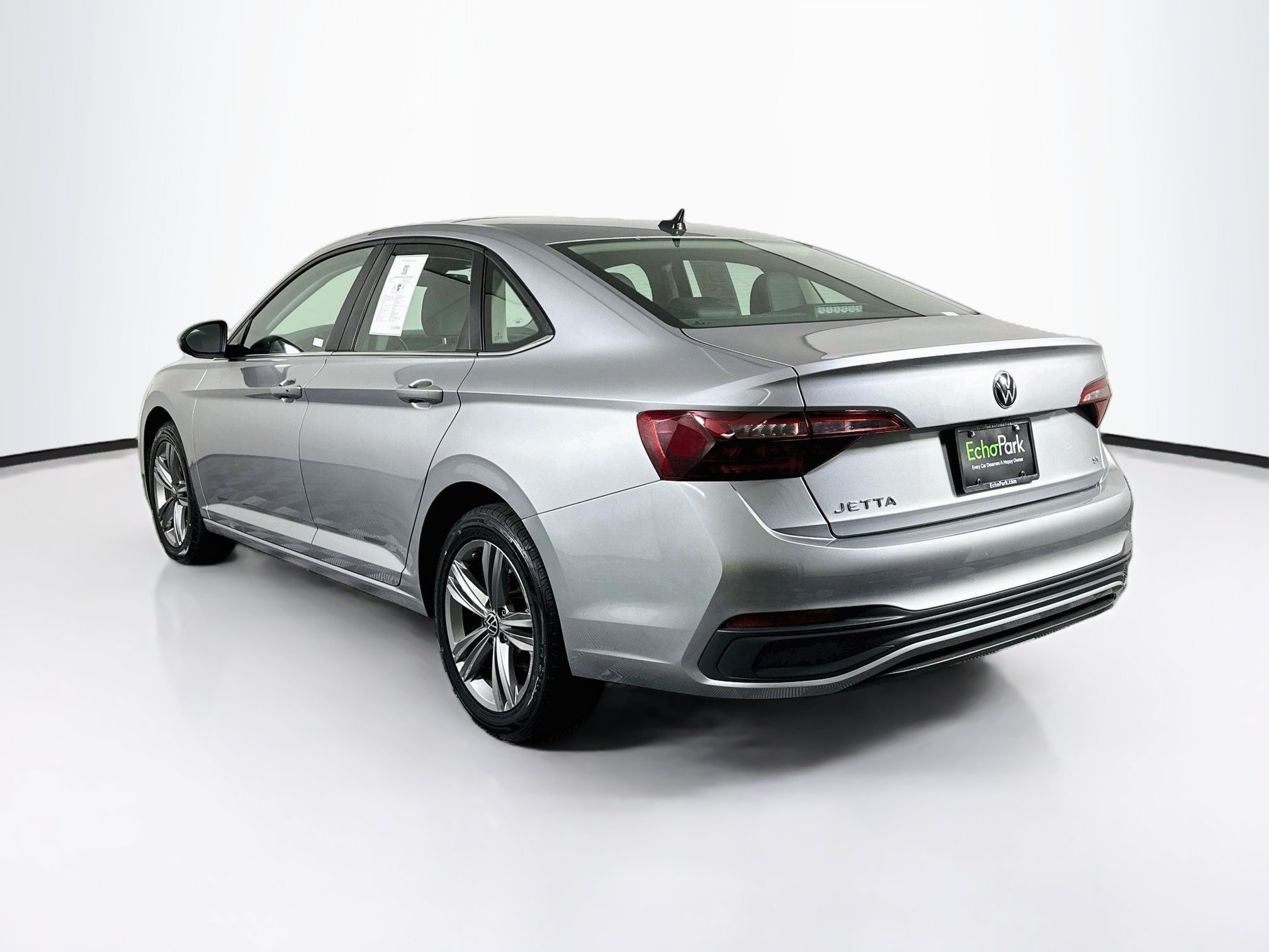 Used 2024 Volkswagen Jetta SE FWD image 5