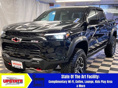 Used 2024 Chevrolet Colorado ZR2 image 3