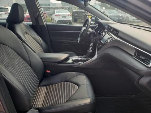 Used 2018 Toyota Camry SE FWD image 18