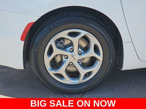 Used 2023 Chrysler Pacifica Limited FWD image 40