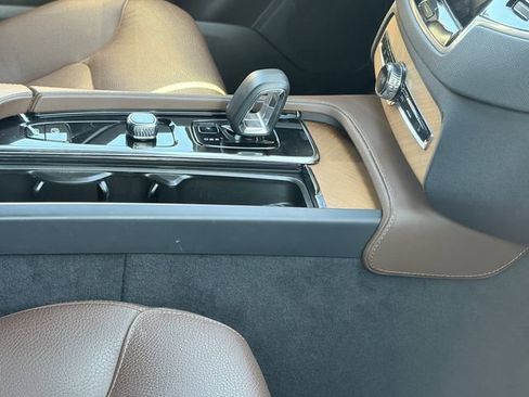 Used 2023 Volvo XC90 T8 Plus w/ Protection Package Premier AWD/4WD image 7