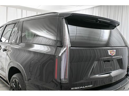 New 2026 Cadillac Escalade ESV Platinum Sport w/ LPO, ONYX Package image 10