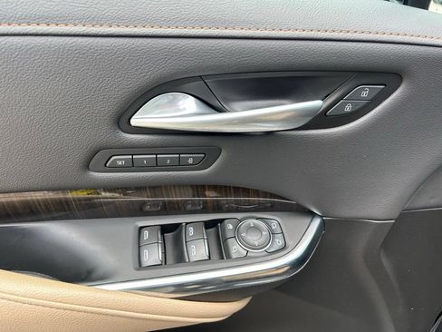 Used 2025 Cadillac XT4 Premium Luxury FWD image 19