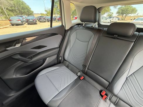 Used 2026 Volkswagen Tiguan SE AWD/4WD image 40