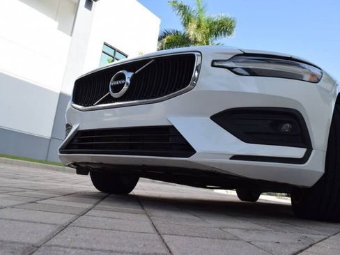 Used 2021 Volvo S60 T5 Momentum FWD image 12