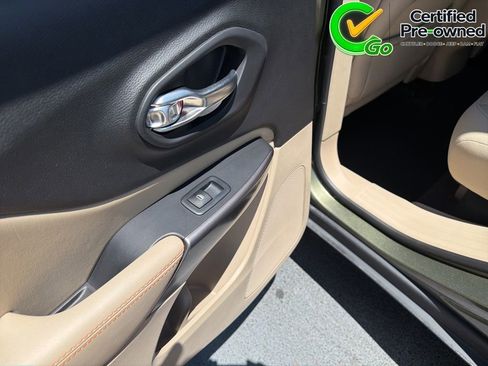 Certified 2019 Jeep Cherokee Latitude w/ Popular Appearance Group FWD image 31