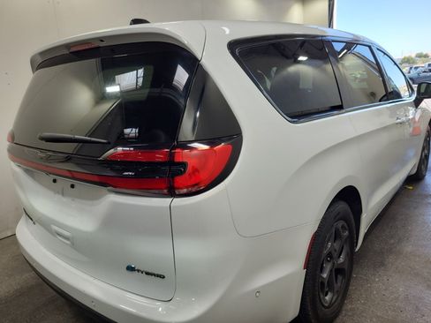 Used 2023 Chrysler Pacifica Touring-L w/ S Appearance Package FWD image 6
