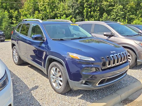 Used 2016 Jeep Cherokee Limited AWD/4WD image 2