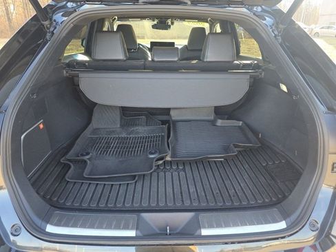 Used 2023 Toyota Venza Limited image 18