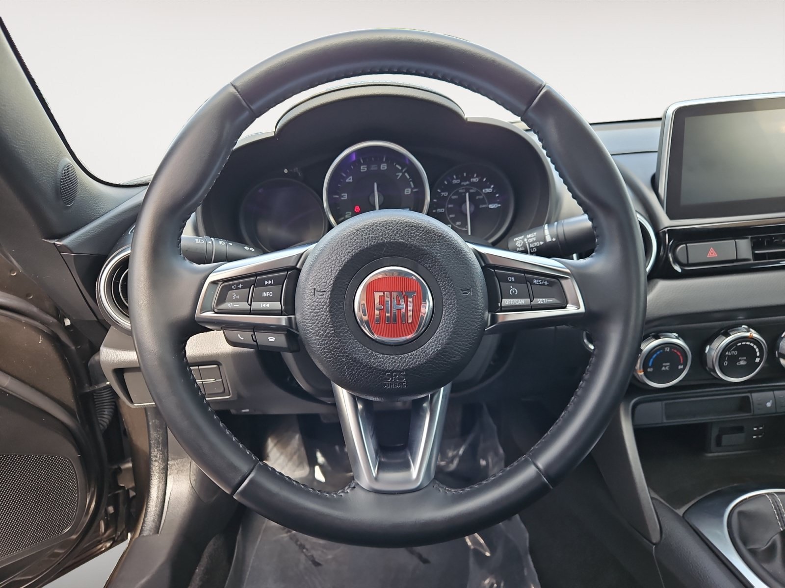 Used 2019 FIAT 124 Spider Lusso w/ Convenience Group RWD image 12