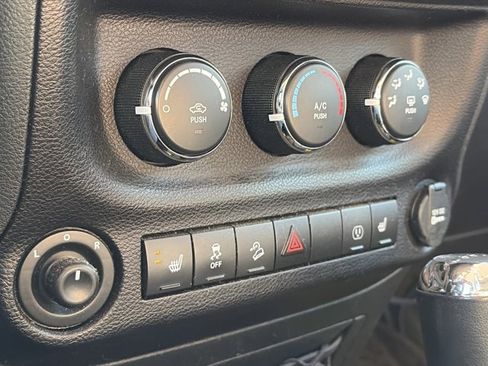 Used 2017 Jeep Wrangler Unlimited Sahara w/ Connectivity Group image 14