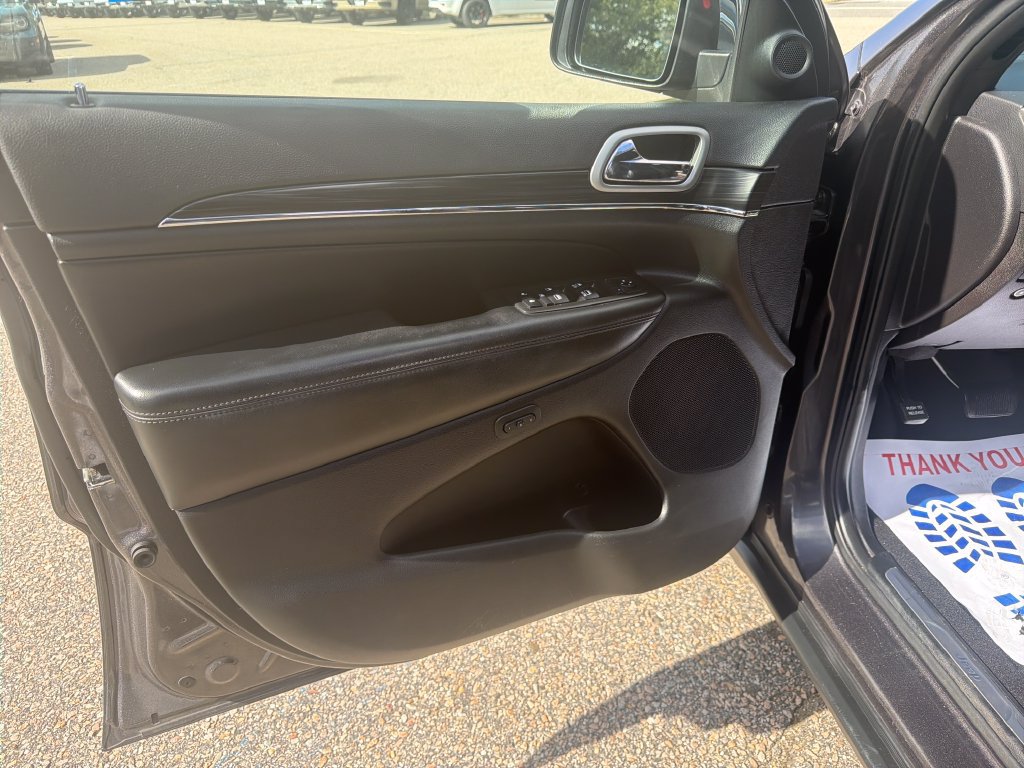 Used 2019 Jeep Grand Cherokee Limited AWD/4WD image 10