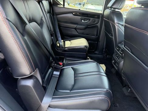 Used 2025 Honda Pilot TrailSport image 8