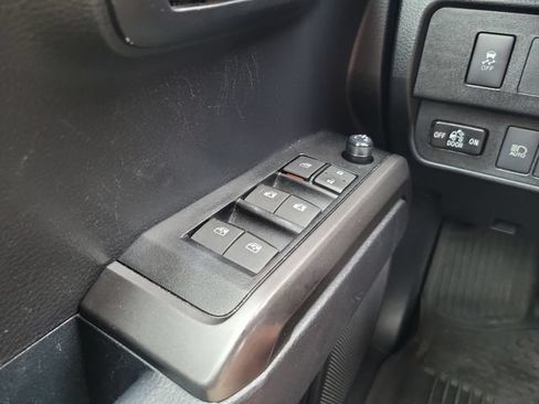 Used 2021 Toyota Tacoma TRD Off-Road w/ Technology Package AWD/4WD image 30