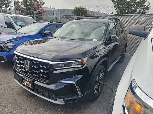 Used 2023 Honda Pilot Elite image 3
