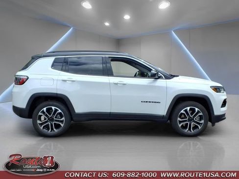 Used 2023 Jeep Compass Limited AWD/4WD image 2