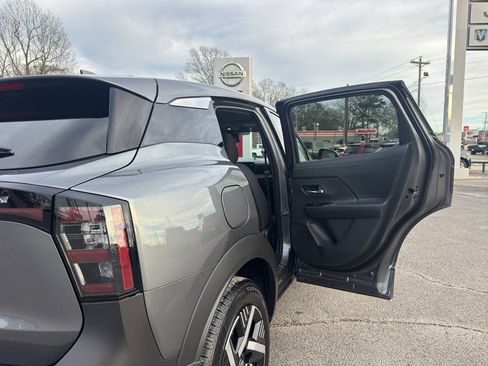 Used 2025 Nissan Kicks SV w/ Illumination Package image 20