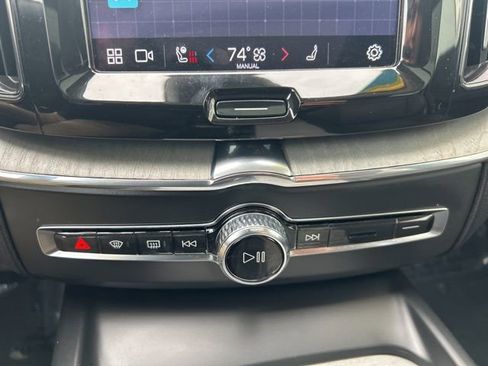 Certified 2025 Volvo XC60 B5 Plus image 25
