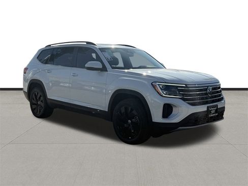 New 2026 Volkswagen Atlas SE image 3