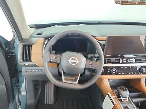 New 2026 Nissan Pathfinder Platinum image 13