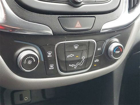 Used 2018 Chevrolet Equinox LT image 26