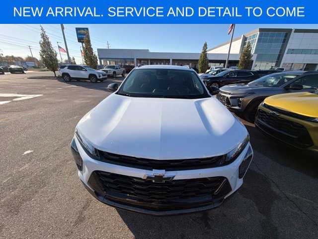 Used 2025 Chevrolet Trax ACTIV w/ Driver Confidence Package FWD image 3