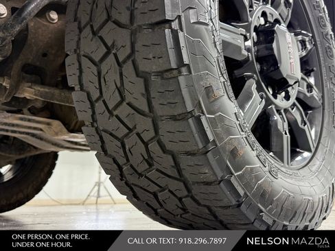 Used 2024 GMC Sierra 2500 AT4 w/ AT4 Premium Plus Package AWD/4WD image 10