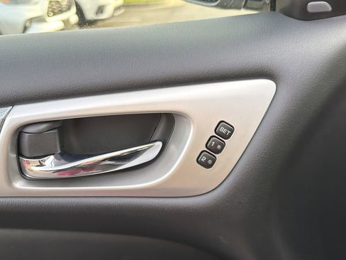Used 2020 Nissan Pathfinder SL FWD image 26