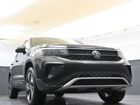Certified 2024 Volkswagen Taos SE image 44