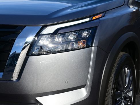 New 2025 Nissan Pathfinder SL image 11