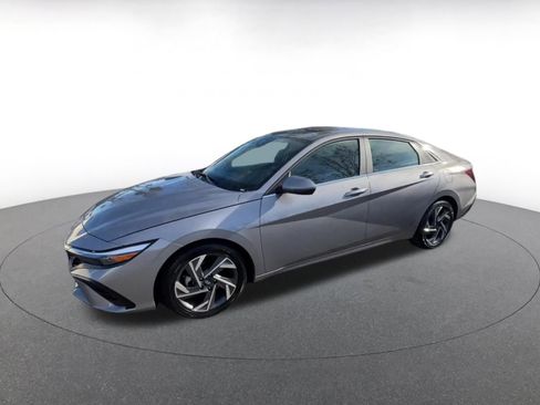 Used 2025 Hyundai Elantra Limited image 8