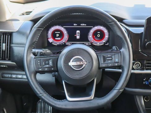 Used 2024 Nissan Pathfinder Platinum FWD image 13