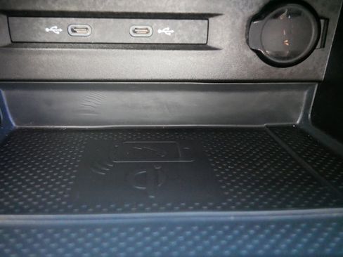 Used 2023 Volkswagen Taos SE w/ Panoramic Sunroof Package image 30