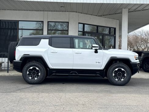 Used 2025 GMC Hummer EV 2X w/ Extreme Off-Road Package AWD/4WD image 2
