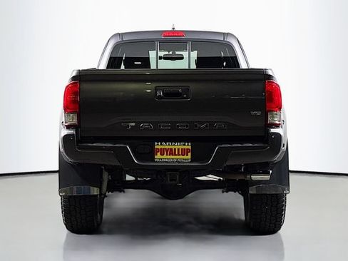 Used 2016 Toyota Tacoma SR5 AWD/4WD image 6