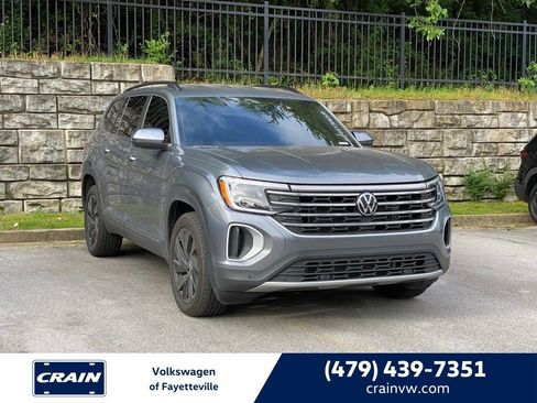 Used 2025 Volkswagen Atlas SE AWD/4WD image 1