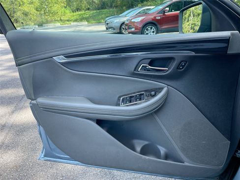 Used 2014 Chevrolet Impala LT w/ Premium Seating Package FWD image 17