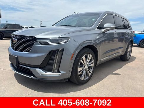 Used 2022 Cadillac XT6 Premium Luxury FWD image 2
