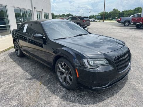 Used 2022 Chrysler 300 Touring w/ Sport Appearance Package RWD image 3