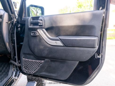 Used 2017 Jeep Wrangler Unlimited Rubicon w/ Connectivity Group AWD/4WD image 60