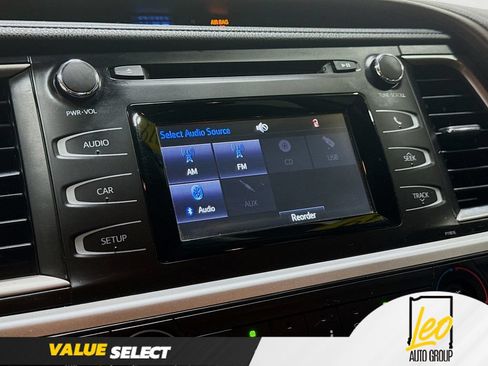 Used 2019 Toyota Highlander LE FWD image 16