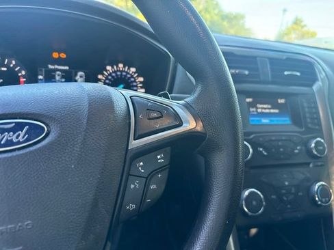 Used 2017 Ford Fusion SE FWD image 15
