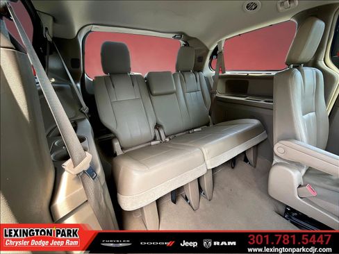 Used 2015 Chrysler Town & Country Touring w/ Driver Convenience Group FWD image 24