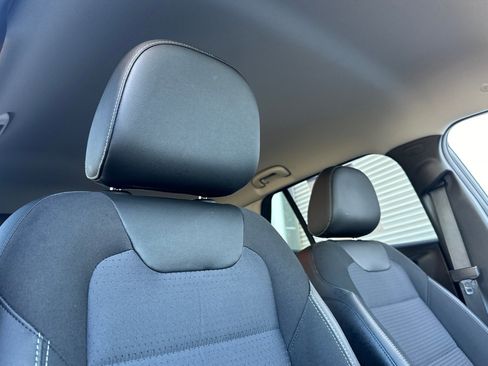 Used 2025 Chevrolet Trax LT FWD image 18