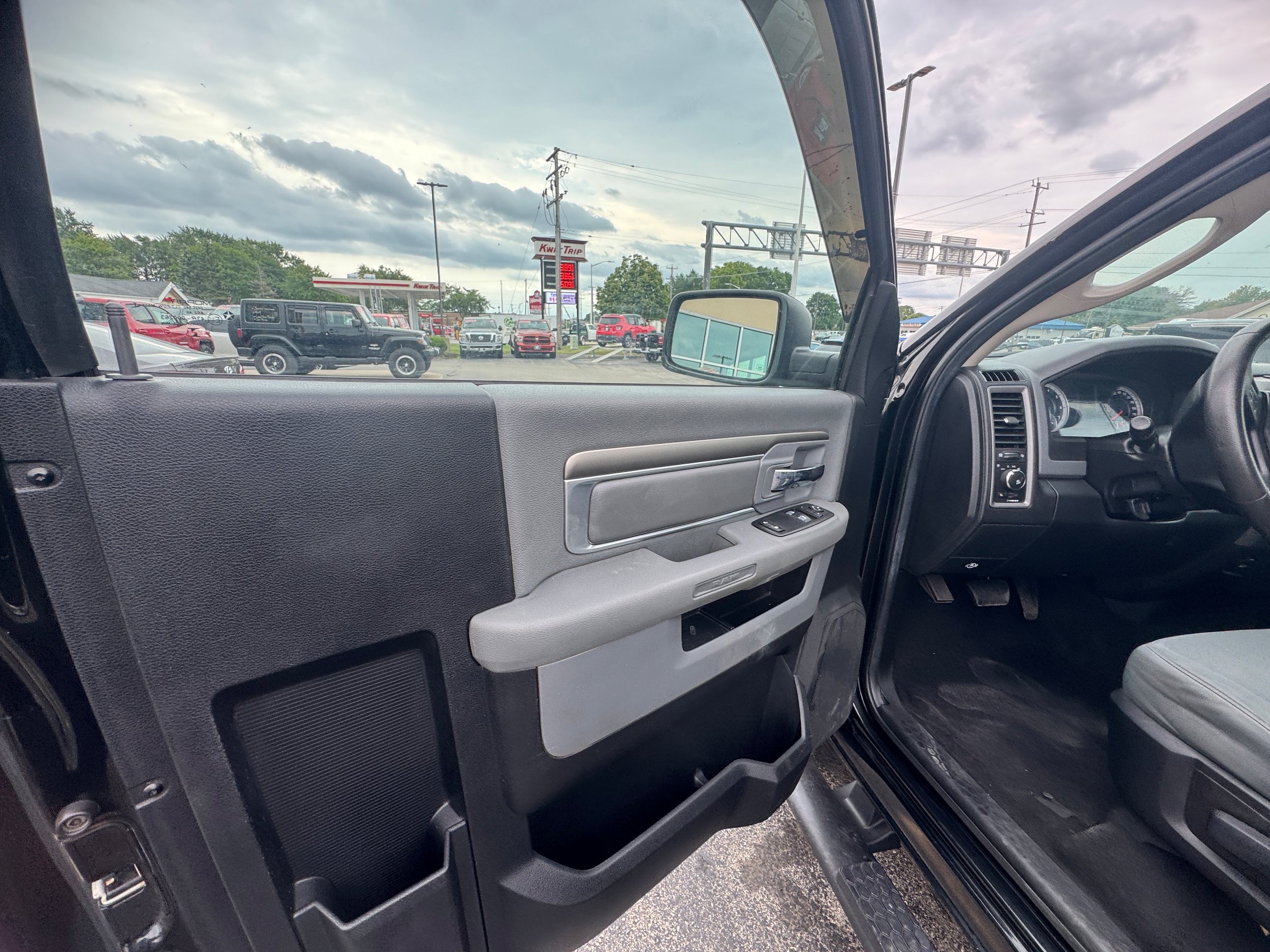 Used 2013 RAM 1500 Express AWD/4WD image 11