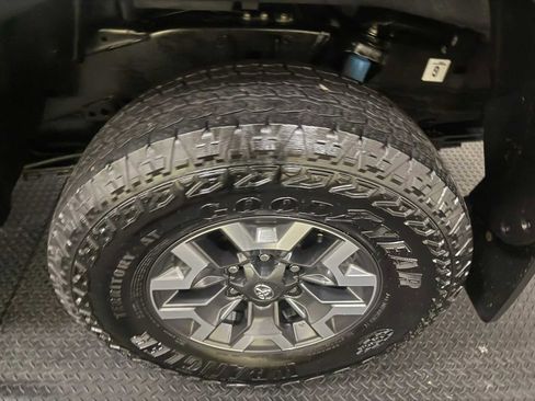 Certified 2023 Toyota Tacoma TRD Off-Road image 9